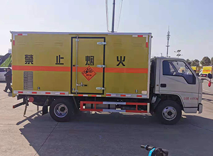 泰州爆破器材运输车工人安全操作规范与智能技术保障